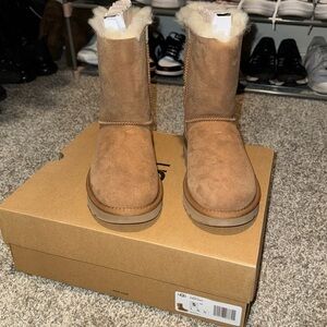Ugg bailey bow II